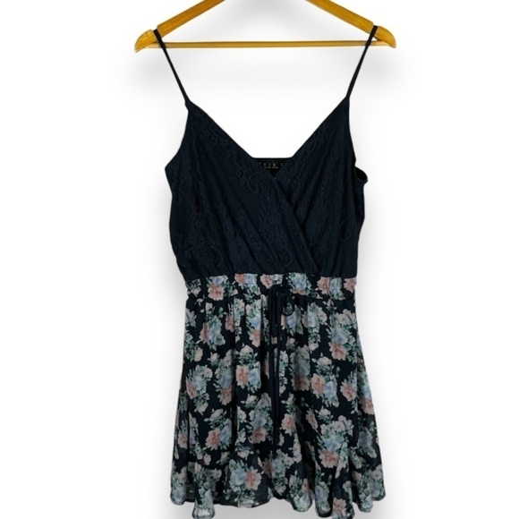 4 for $40 SALE! Francesca's Coll. Lace V Neck Floral Mini Dress, Navy, Size L - Picture 3 of 16
